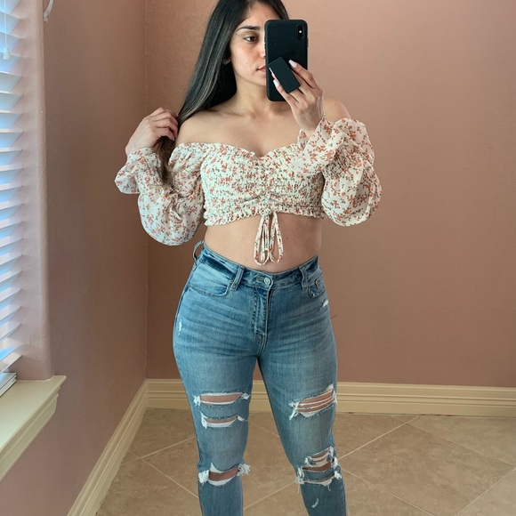 VALERIA Floral Smocked Top - Picture 3 of 5